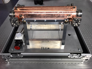 Compact material analysis